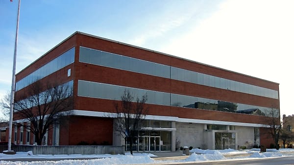 The exterior of the Hannibal Federal Building and United States Courthouse in Hannibal, Missouri, from the street