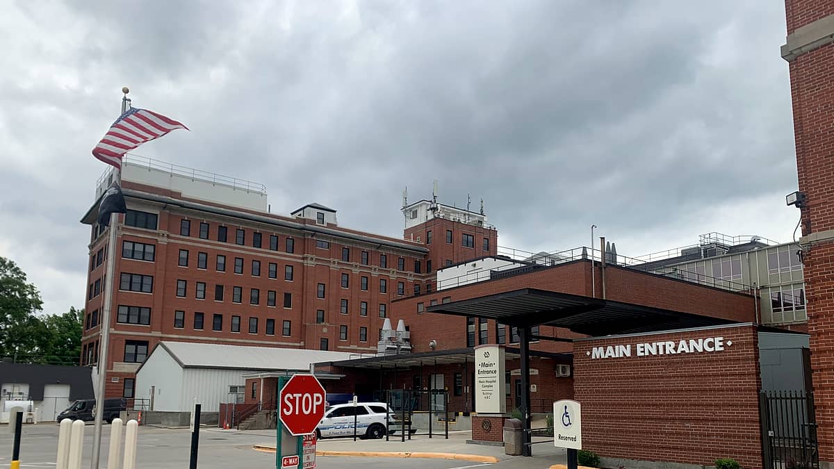 The main entrance of the Dwight D. Eisenhower VA Medical Center in Leavenworth, Kansas, under its portico